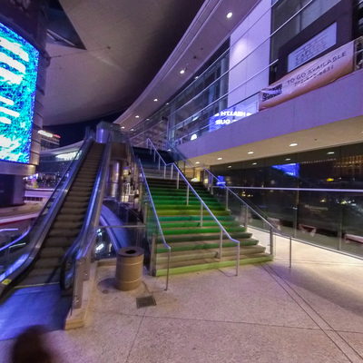 Stairs/Escalator