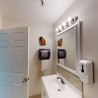 Men's Comfort Room