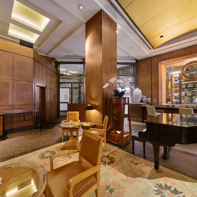 Bar & Lounge