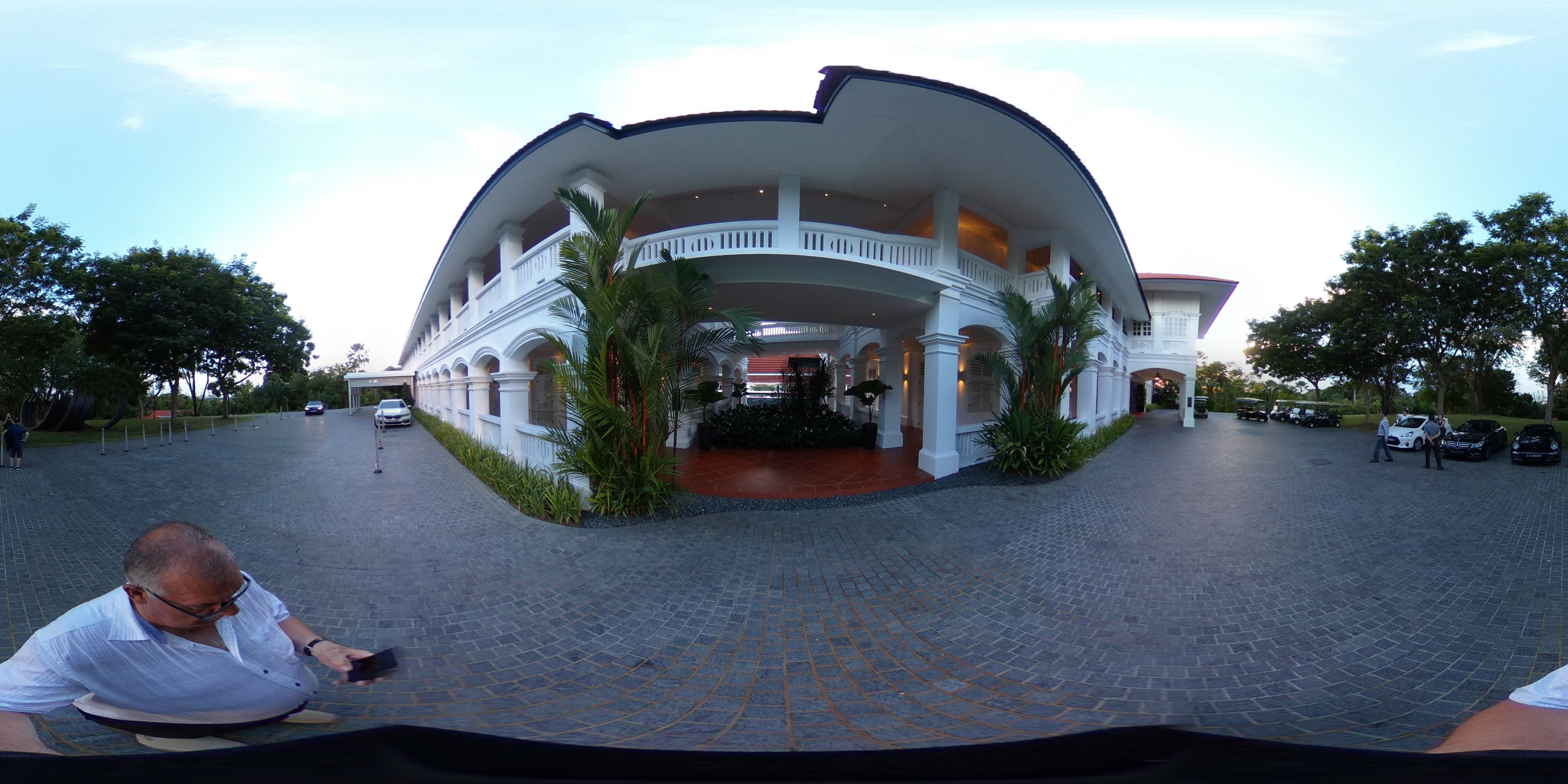 Elegant Lobby Entrance Driveway
