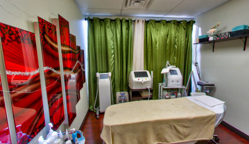 Front view of Seven Hearts Spa's clinic - a medical spa in Las Vegas, with its opened enrance door leading to the front desk