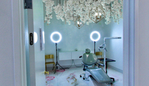 undefined One of the treatment rooms of Scalp Prodigy - the leading hair replacement service in Las Vegas offering scalp micropigmentation, eyebrow microblading & skin tretaments for both men & women