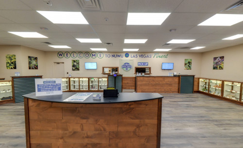 NuWu North's cannabis dispensary in Las Vegas, with its service desk placed at the middle surrounded by different marijuana products in an enclosed glass cabinets